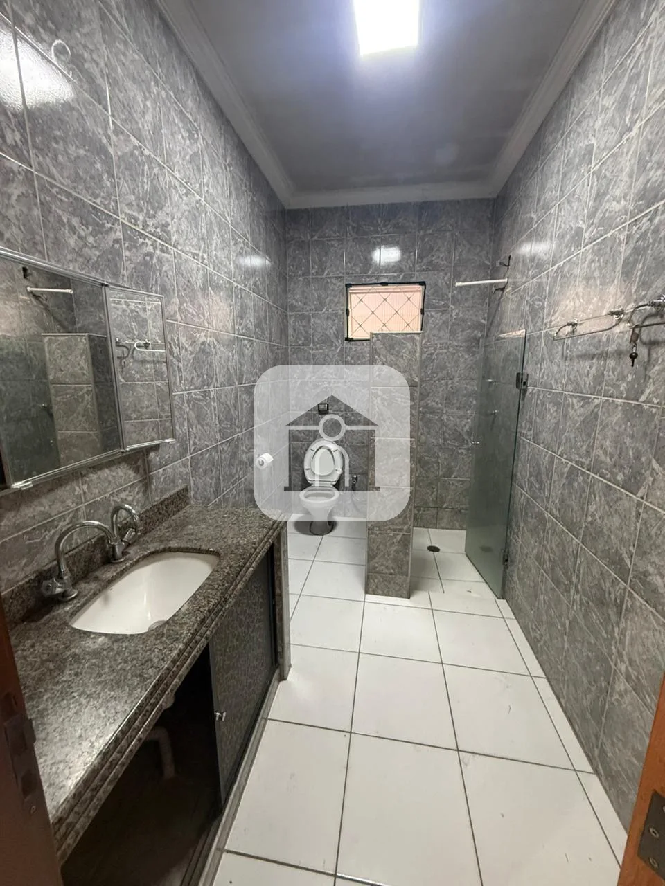 Alugar Casa / Padr&atilde;o em Araguari R$ 1.900,00 - Foto 9