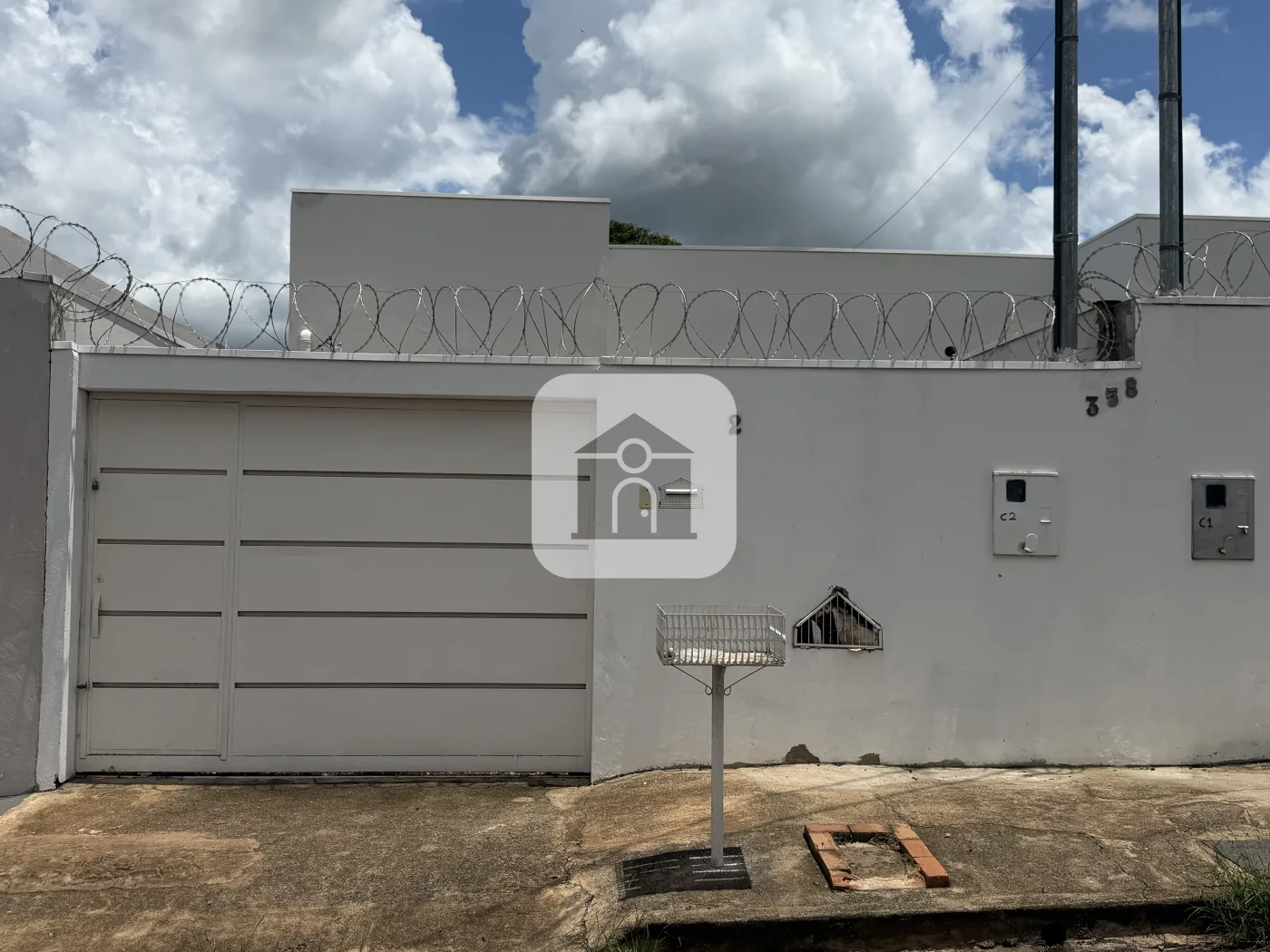 Alugar Casa / Padr&atilde;o em Uberl&acirc;ndia R$ 1.600,00 - Foto 1