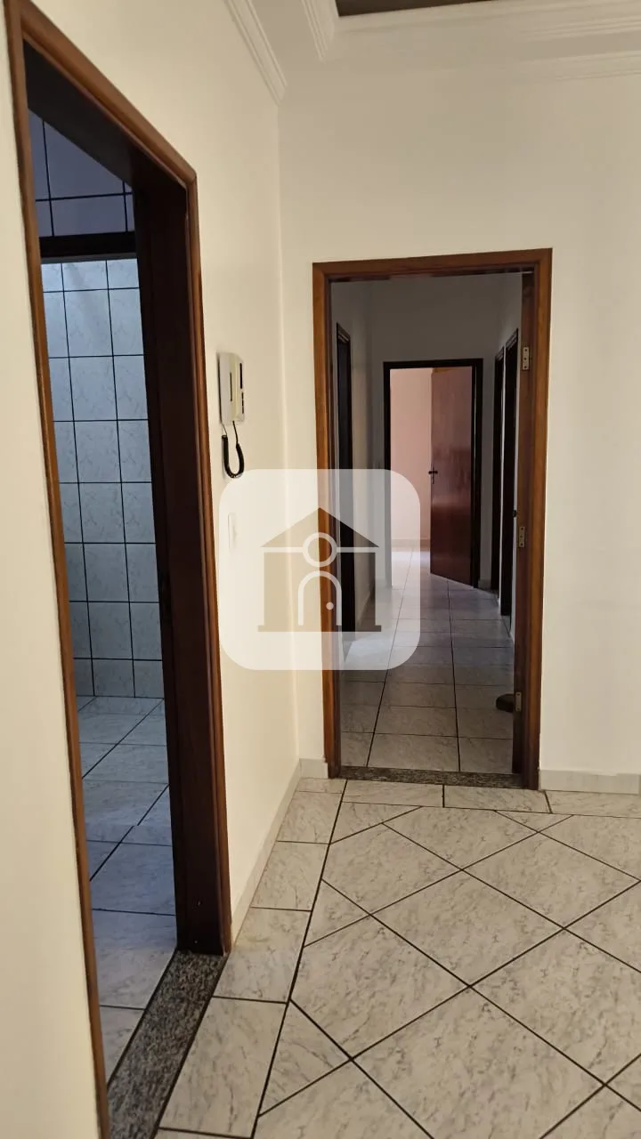 Alugar Casa / Padr&atilde;o em Uberl&acirc;ndia R$ 3.500,00 - Foto 13