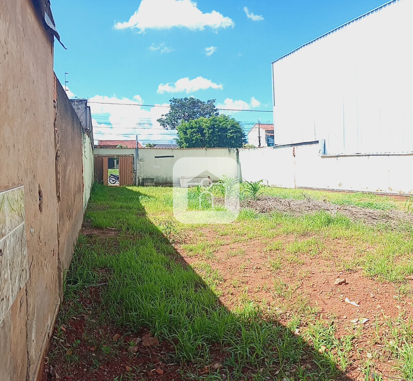 Alugar Terreno / Padr&atilde;o em Uberl&acirc;ndia R$ 1.500,00 - Foto 1