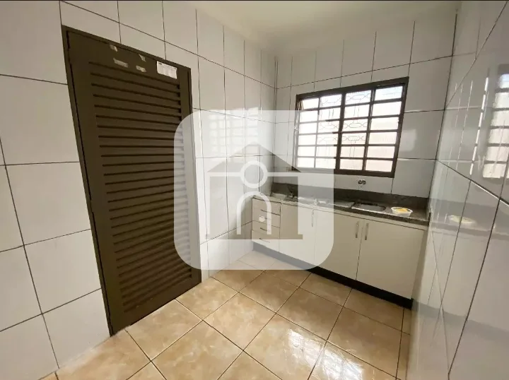 Alugar Casa / Padr&atilde;o em Uberl&acirc;ndia R$ 1.800,00 - Foto 8