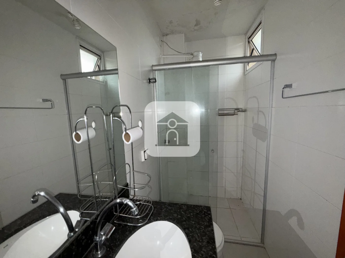 Alugar Apartamento / Padr&atilde;o em Uberlandia R$ 1.600,00 - Foto 1