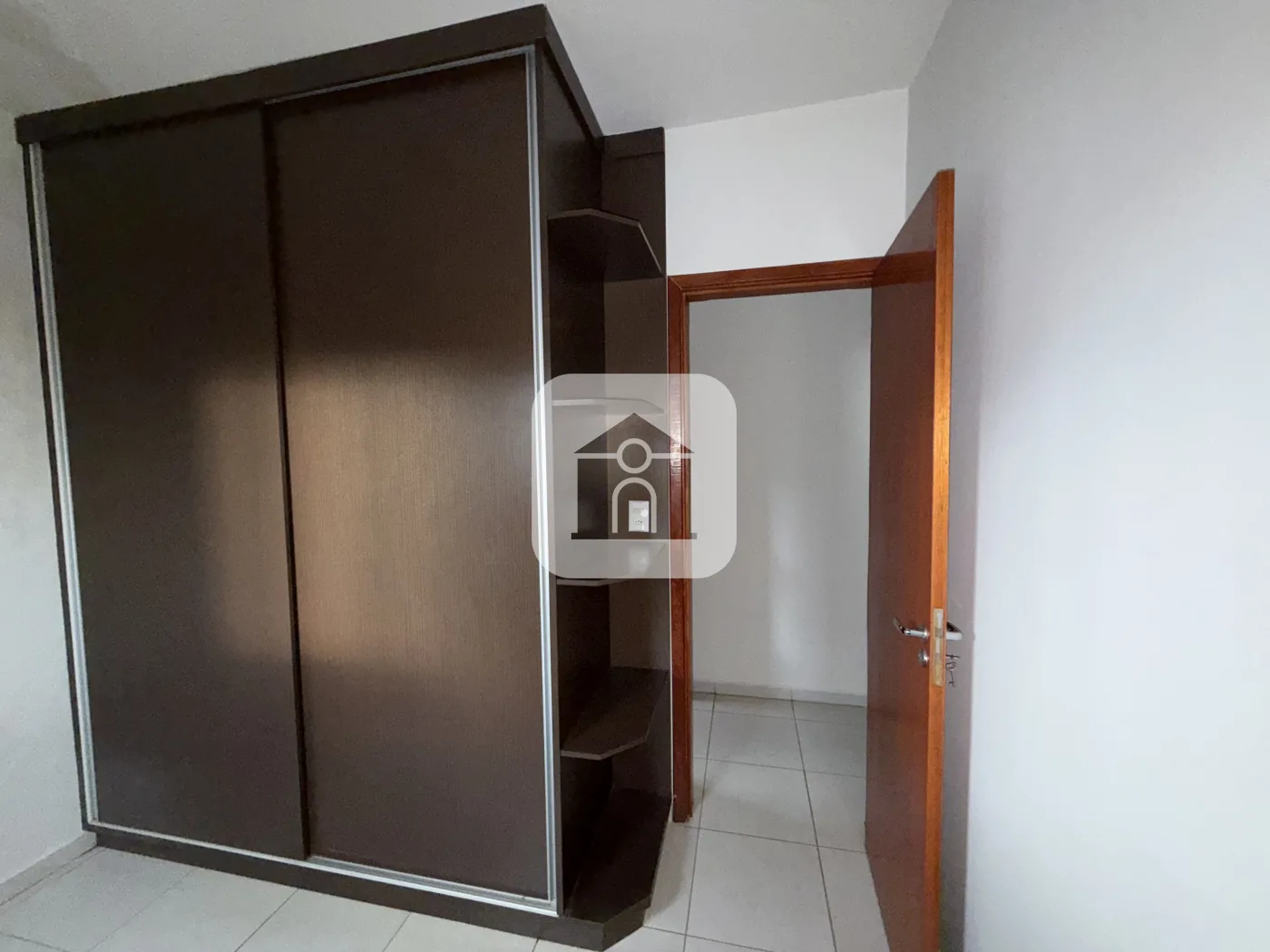 Alugar Apartamento / Padr&atilde;o em Uberlandia R$ 1.600,00 - Foto 3