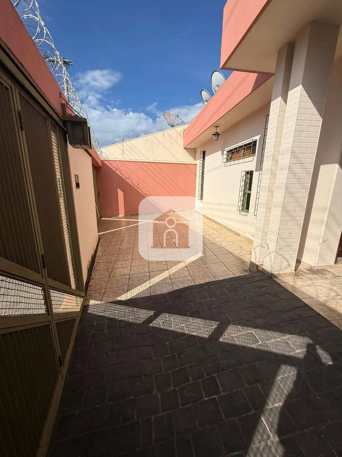 Comprar Casa / Padr&atilde;o em Araguari R$ 840.000,00 - Foto 2