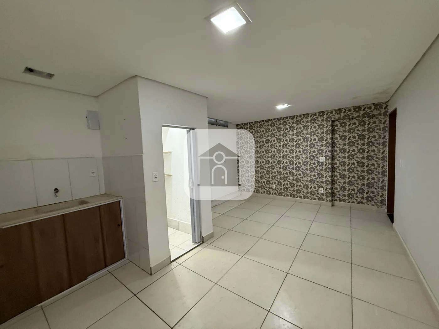Alugar Casa / Padr&atilde;o em Uberl&acirc;ndia R$ 1.000,00 - Foto 2
