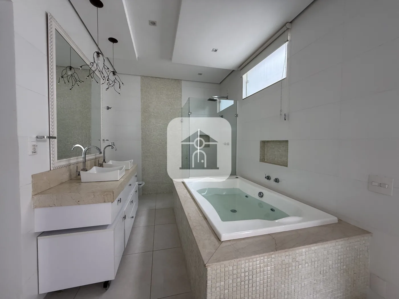 Alugar Casa / Padr&atilde;o em Uberl&acirc;ndia R$ 6.500,00 - Foto 4