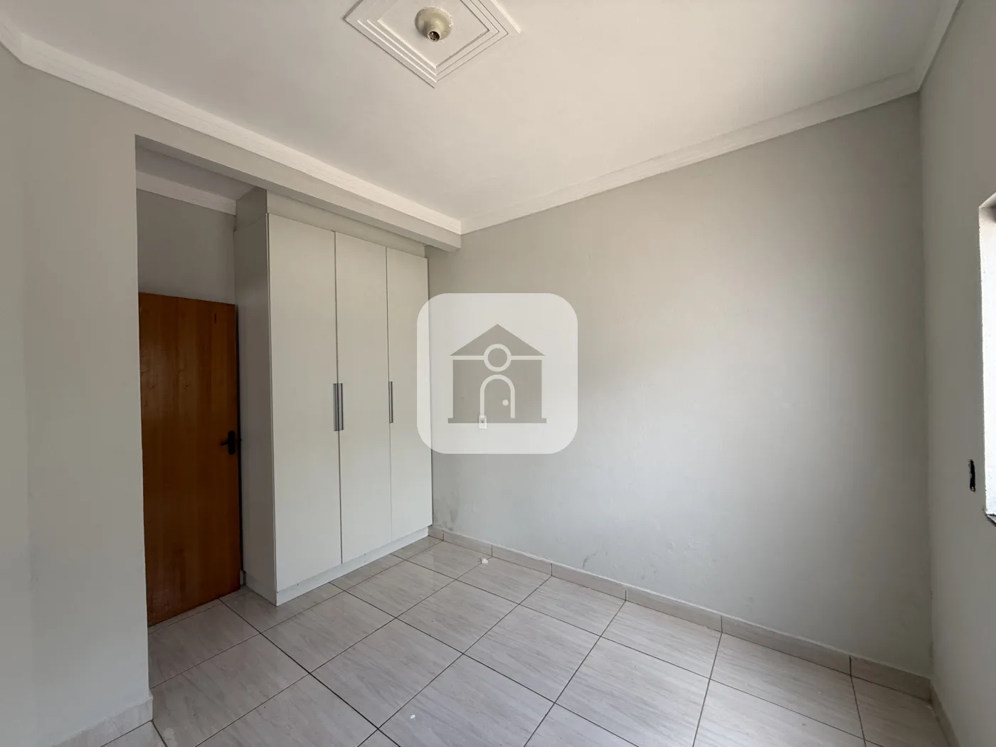 Alugar Casa / Padr&atilde;o em Uberl&acirc;ndia R$ 2.700,00 - Foto 2