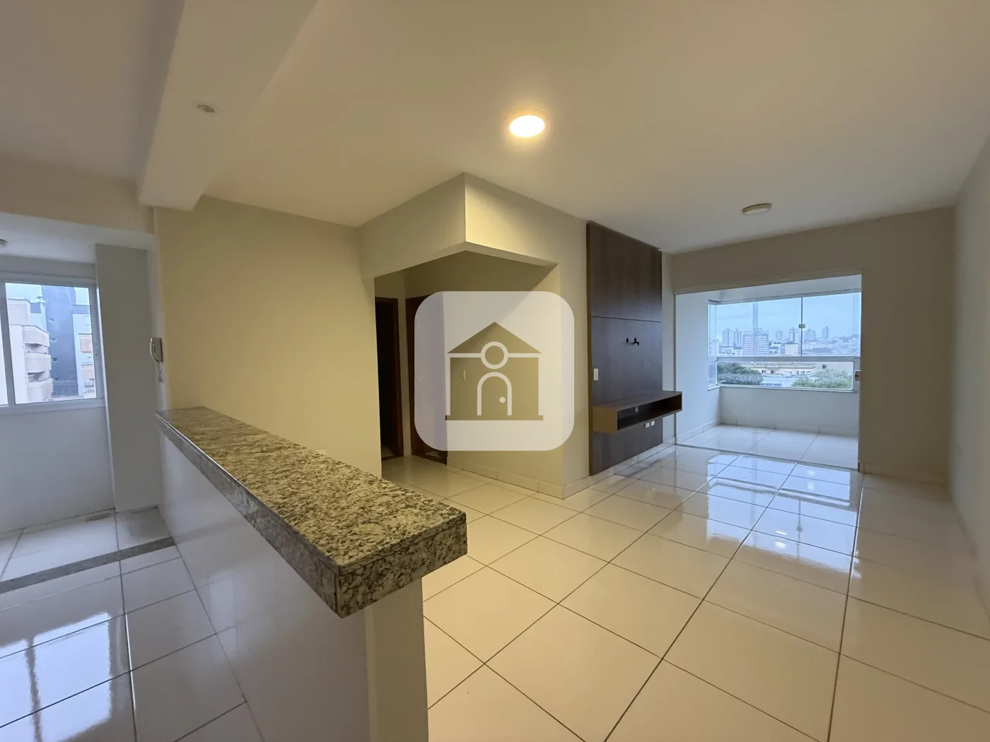 Alugar Apartamento / Padr&atilde;o em Uberlandia R$ 2.300,00 - Foto 2