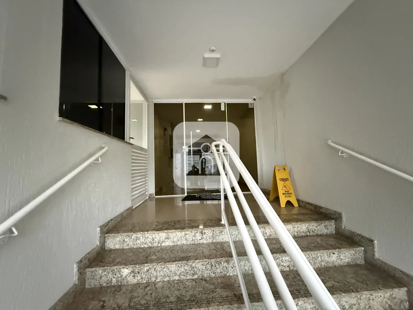 Alugar Apartamento / Padr&atilde;o em Uberlandia R$ 2.300,00 - Foto 4