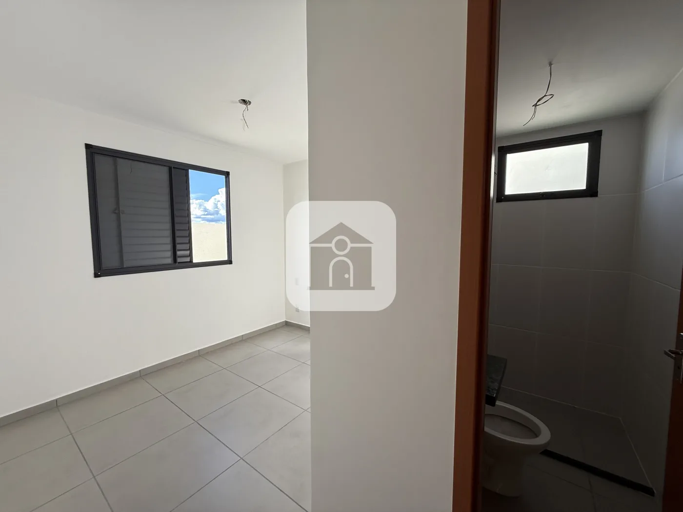 Alugar Apartamento / Padr&atilde;o em Uberl&acirc;ndia R$ 1.000,00 - Foto 5