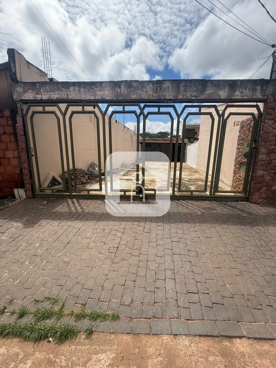 Alugar Comercial / Casa Comercial em Araguari R$ 3.500,00 - Foto 1