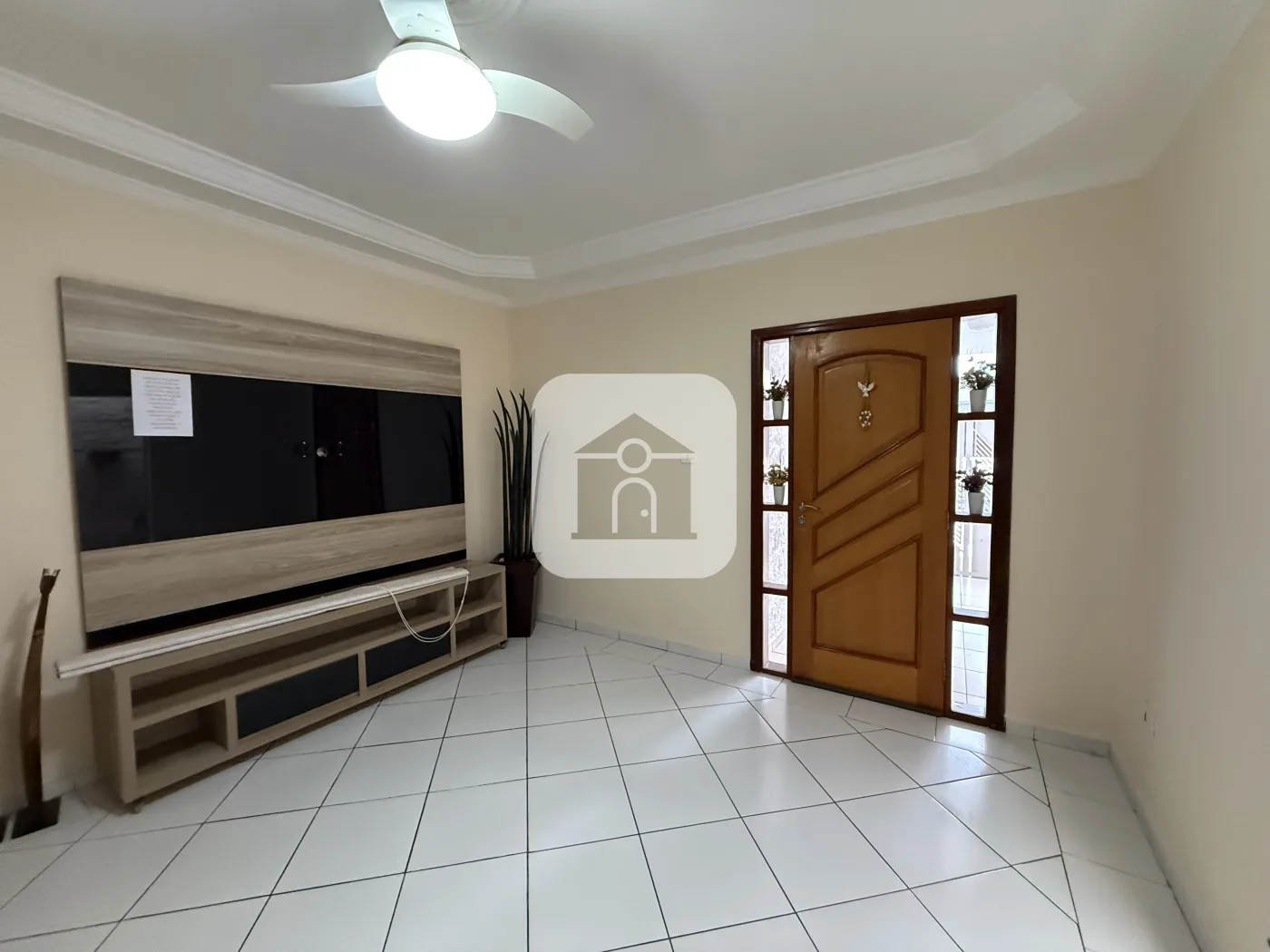 Alugar Casa / Padr&atilde;o em Uberl&acirc;ndia R$ 4.500,00 - Foto 1