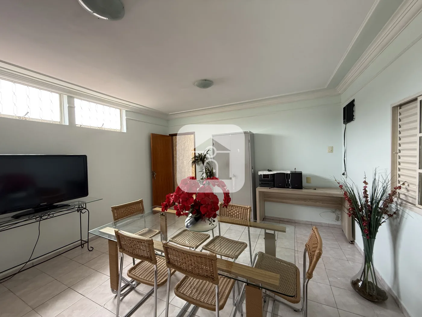 Alugar Casa / Padr&atilde;o em Uberl&acirc;ndia R$ 4.500,00 - Foto 4