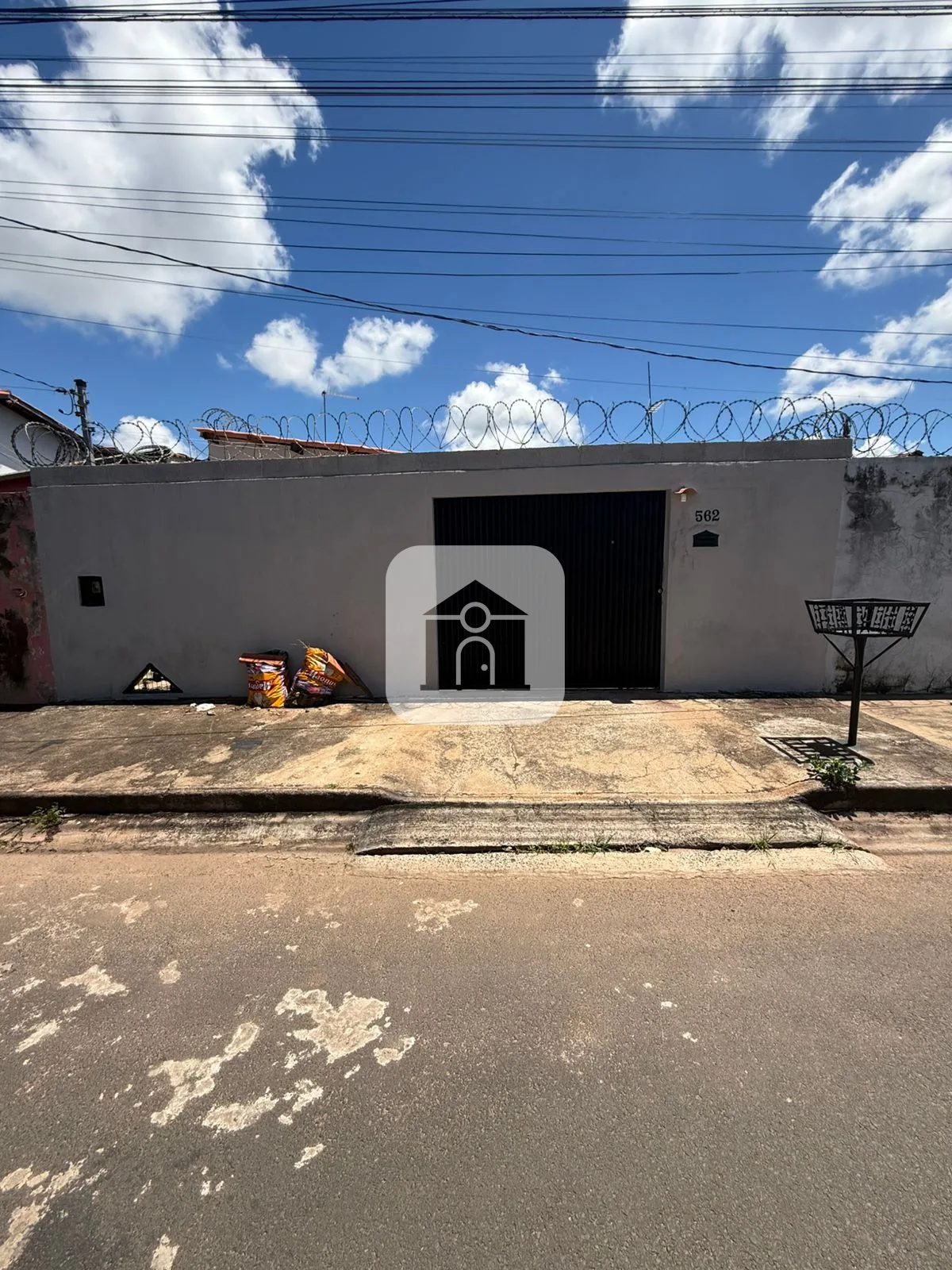 Alugar Casa / Padr&atilde;o em Araguari R$ 1.100,00 - Foto 1