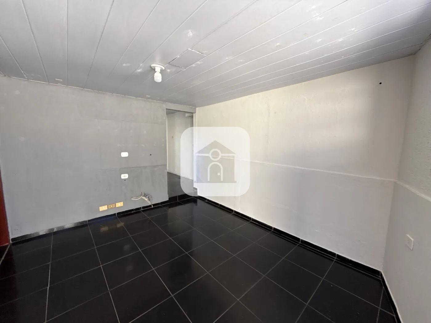 Alugar Casa / Padr&atilde;o em Uberl&acirc;ndia R$ 1.100,00 - Foto 4