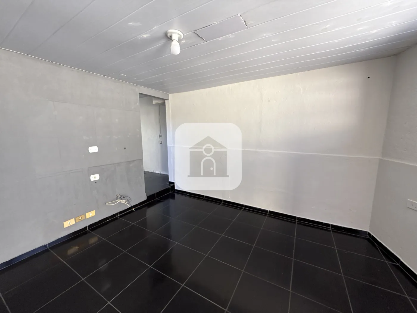 Alugar Casa / Padr&atilde;o em Uberl&acirc;ndia R$ 1.100,00 - Foto 5