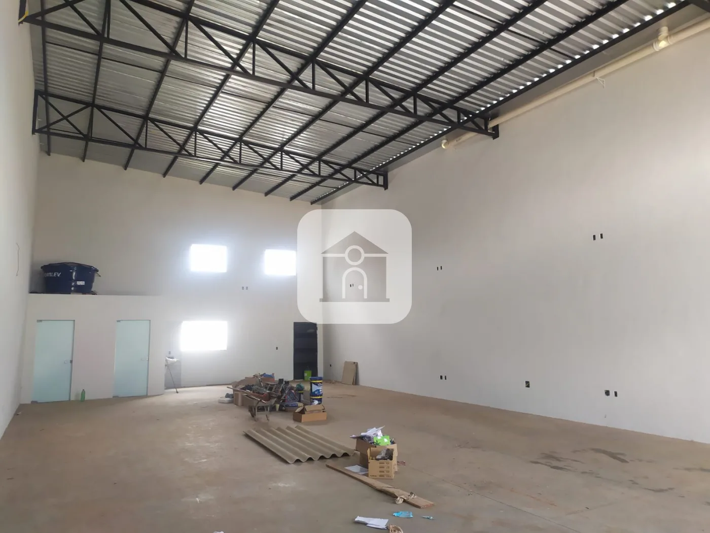 Alugar Comercial / Galp&atilde;o em Uberl&acirc;ndia R$ 4.000,00 - Foto 2