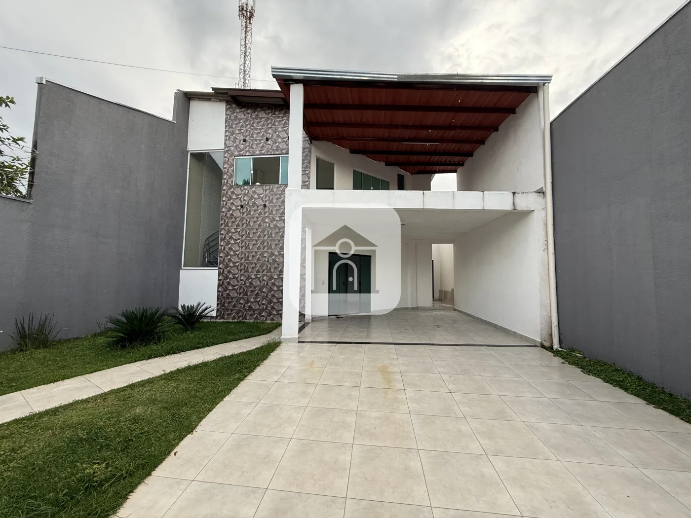 Alugar Casa / Sobrado em Uberl&acirc;ndia R$ 4.600,00 - Foto 1