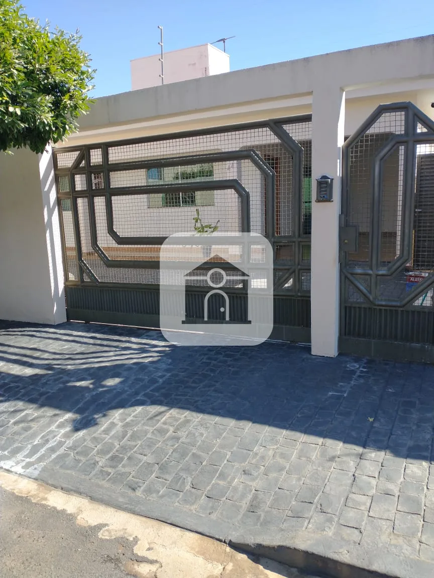 Comprar Casa / Padr&atilde;o em Araguari R$ 650.000,00 - Foto 1