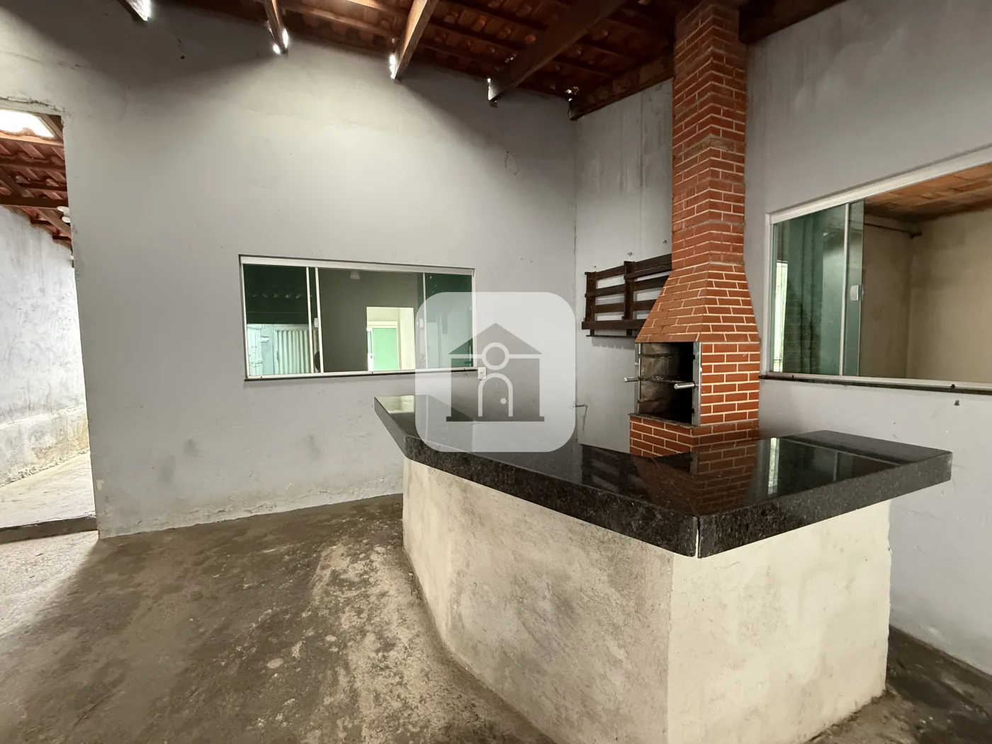 Alugar Casa / Padr&atilde;o em Uberl&acirc;ndia R$ 2.250,00 - Foto 1