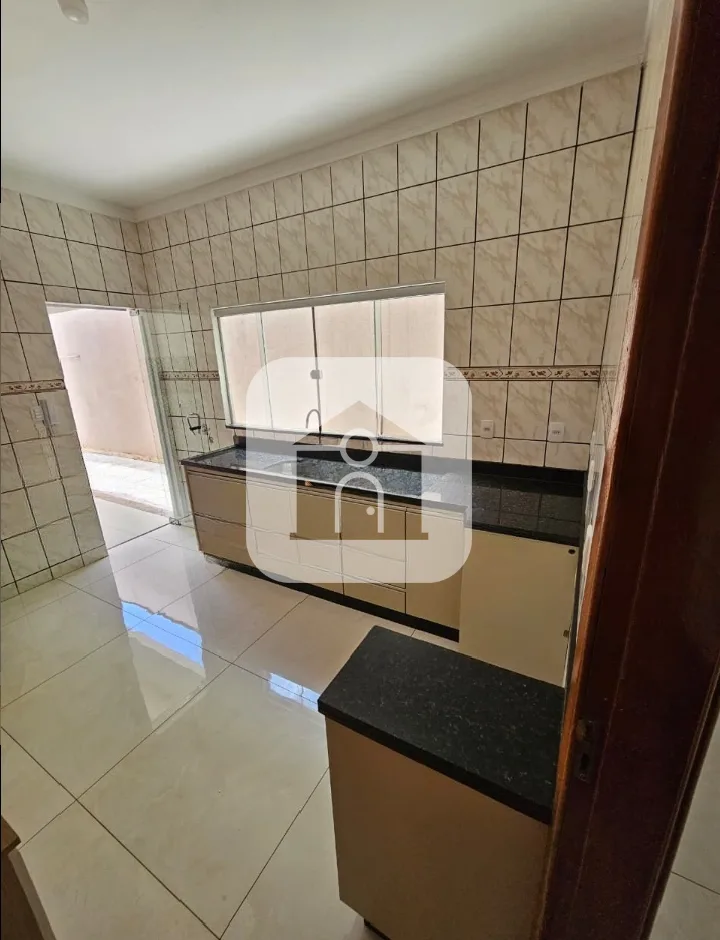 Alugar Casa / Padr&atilde;o em Uberl&acirc;ndia R$ 3.000,00 - Foto 2