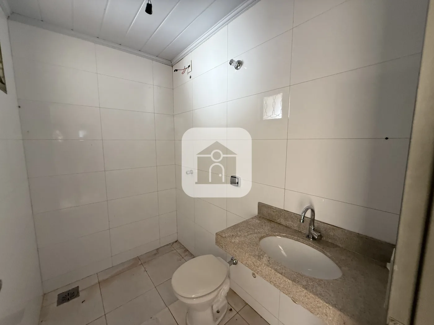 Alugar Casa / Padr&atilde;o em Uberl&acirc;ndia R$ 2.000,00 - Foto 4