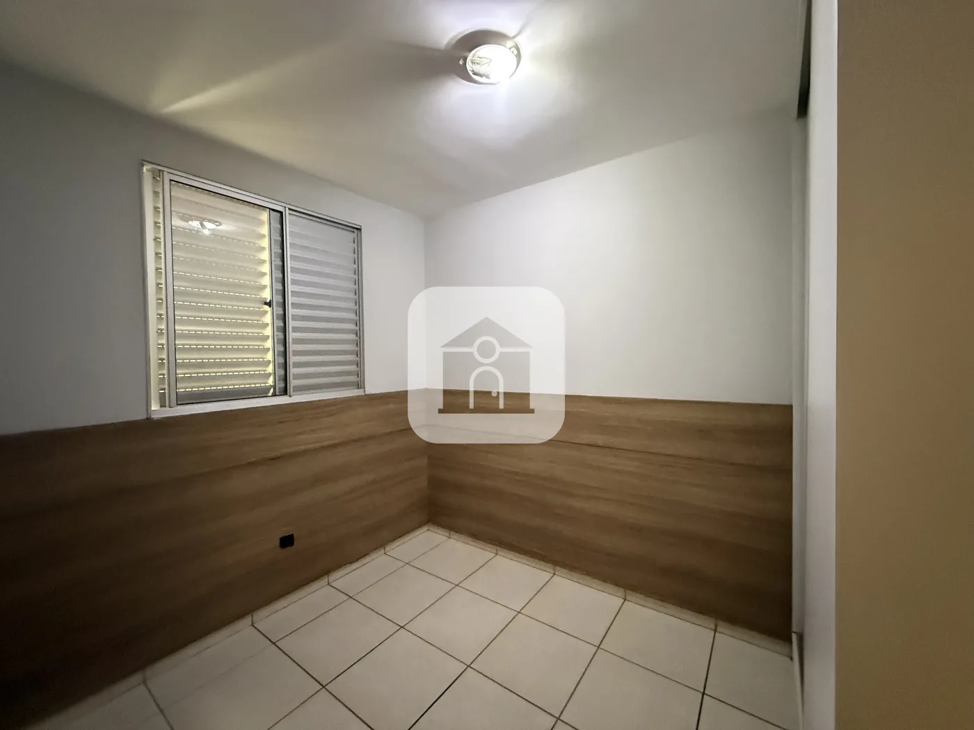 Alugar Apartamento / Padr&atilde;o em Uberl&acirc;ndia R$ 1.100,00 - Foto 1