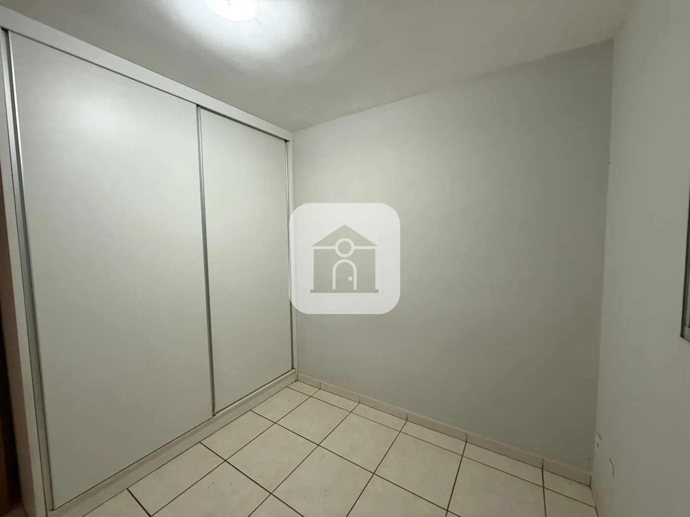 Alugar Apartamento / Padr&atilde;o em Uberl&acirc;ndia R$ 1.100,00 - Foto 3