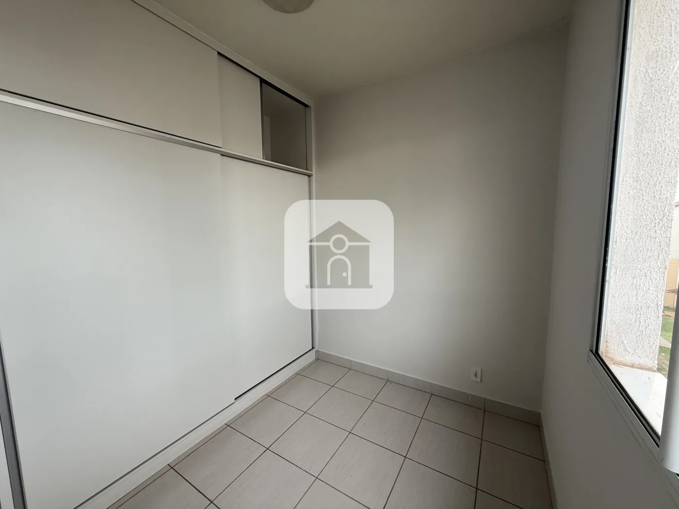 Alugar Apartamento / Padr&atilde;o em Uberlandia R$ 900,00 - Foto 1