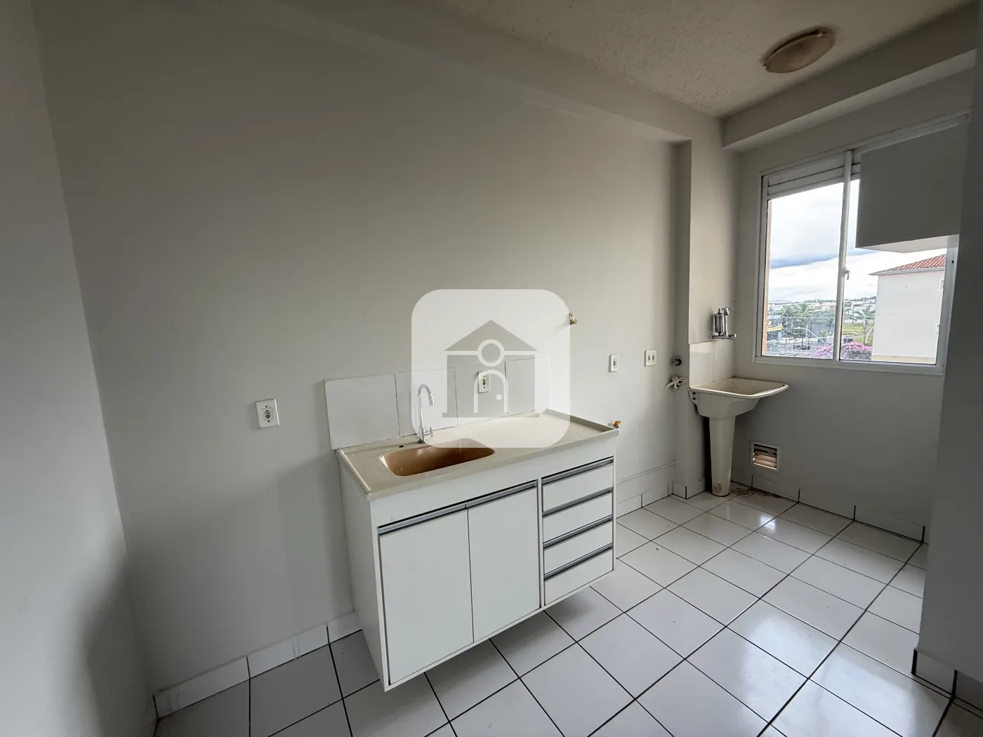 Alugar Apartamento / Padr&atilde;o em Uberlandia R$ 900,00 - Foto 4