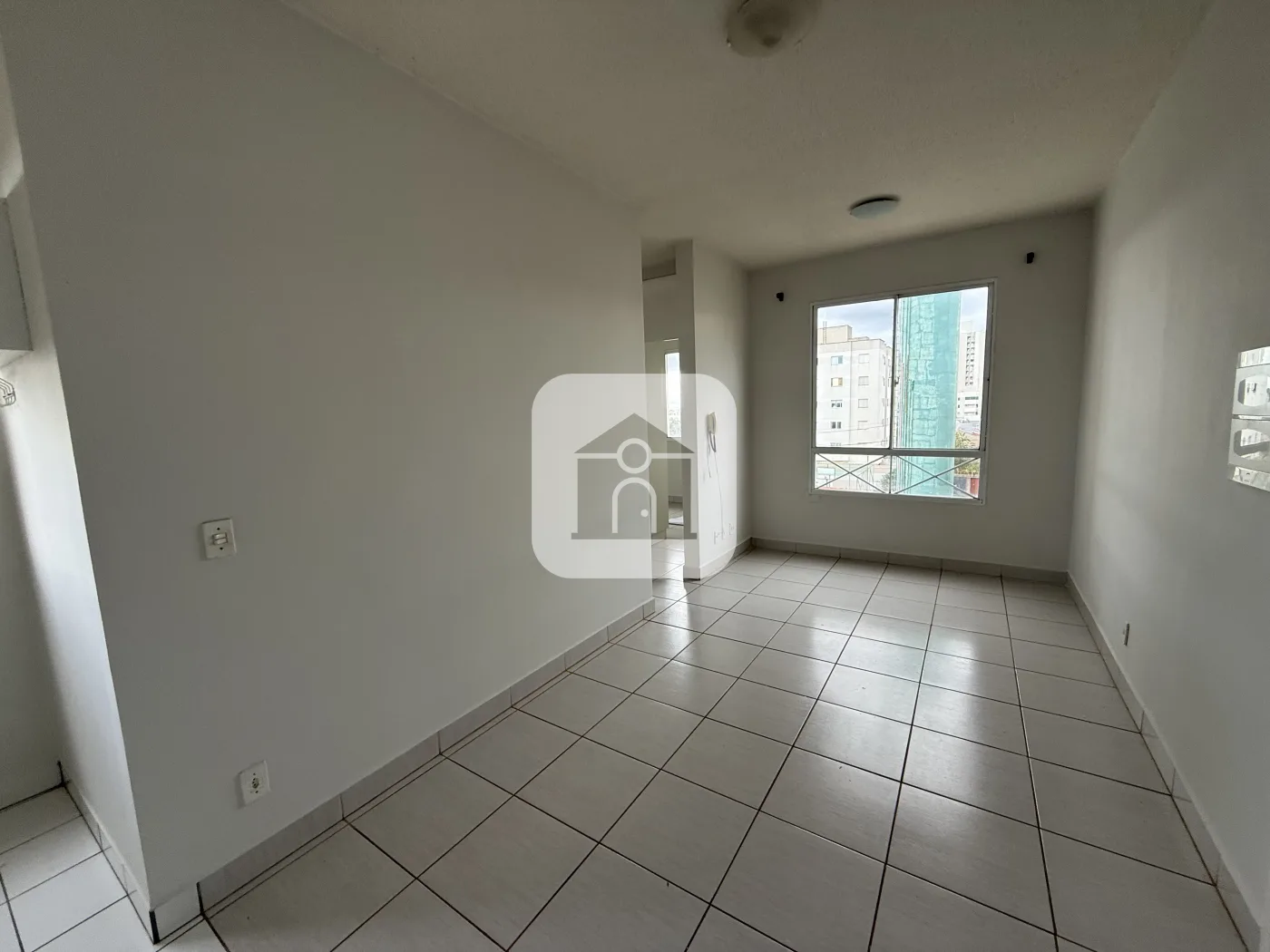 Alugar Apartamento / Padr&atilde;o em Uberlandia R$ 900,00 - Foto 6