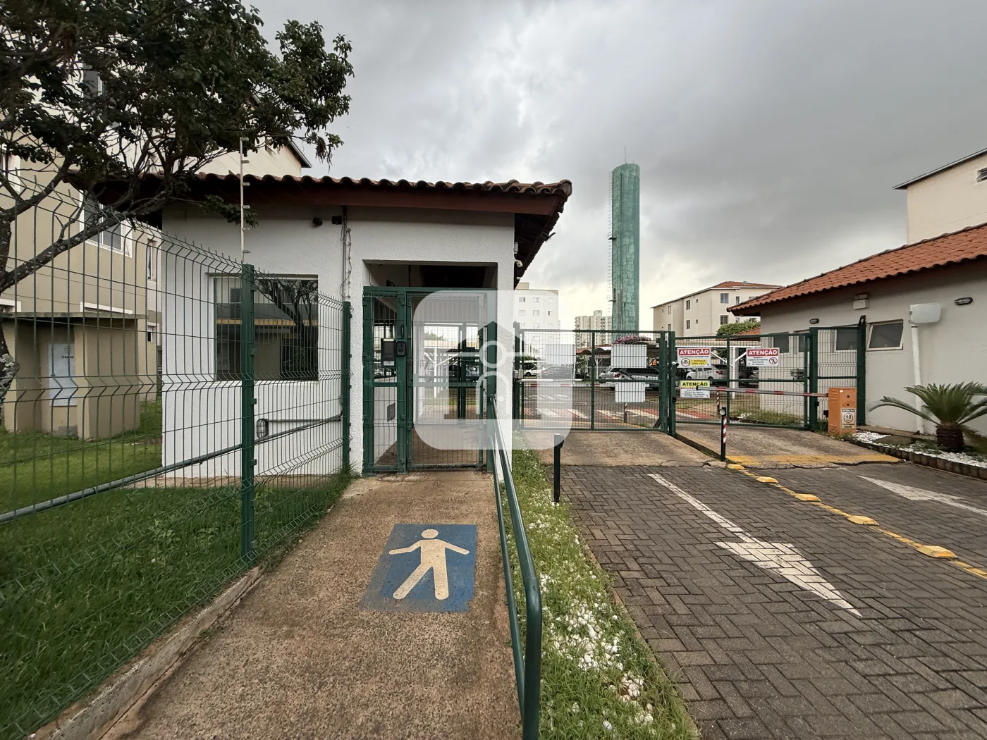 Alugar Apartamento / Padr&atilde;o em Uberlandia R$ 900,00 - Foto 8