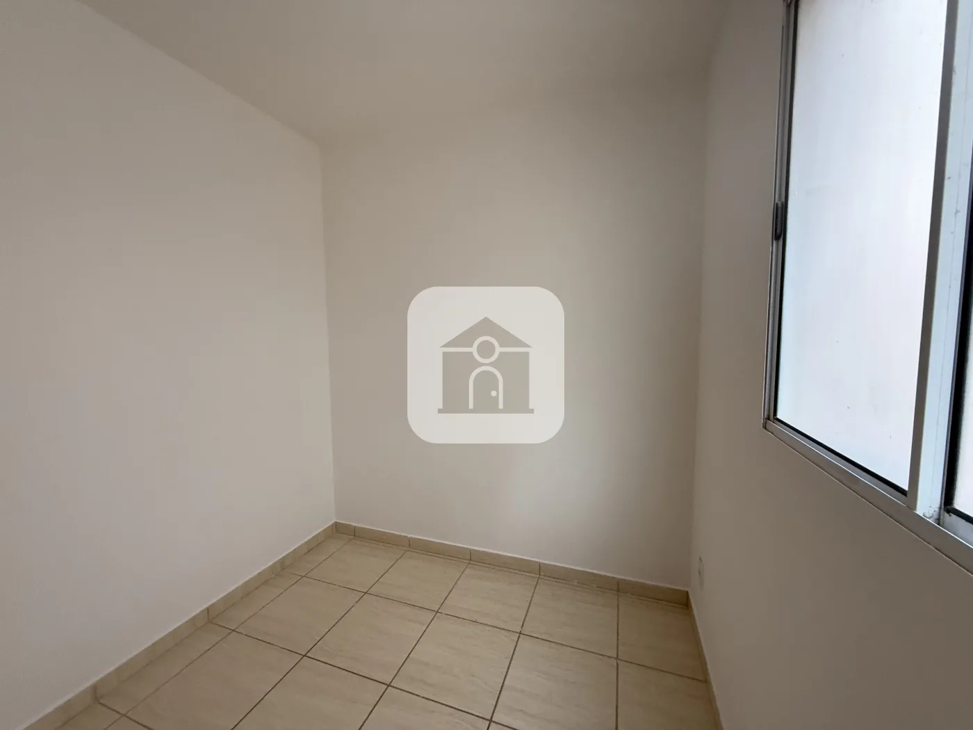 Alugar Apartamento / Padr&atilde;o em Uberlandia R$ 1.100,00 - Foto 2