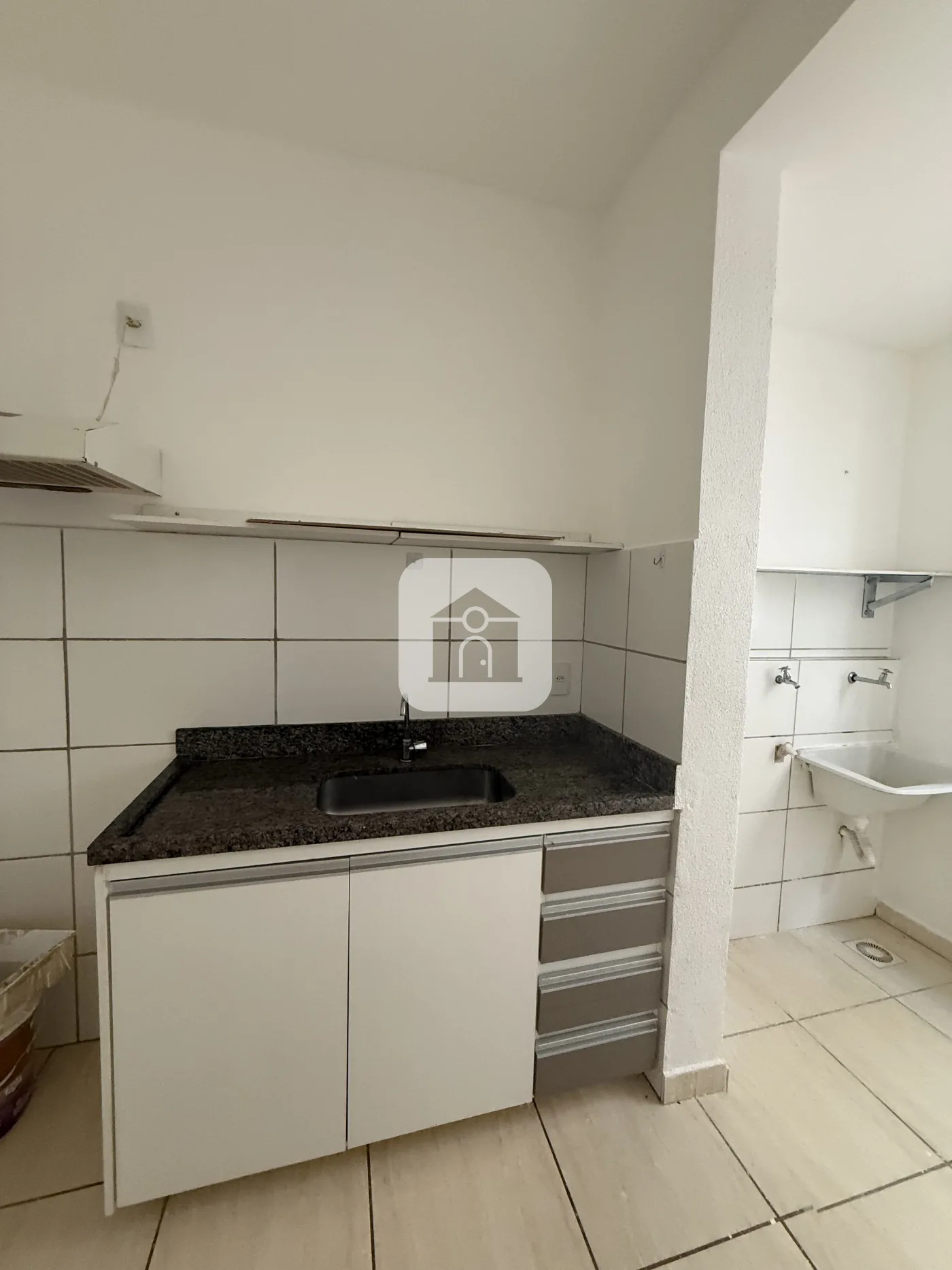 Alugar Apartamento / Padr&atilde;o em Uberlandia R$ 1.100,00 - Foto 4