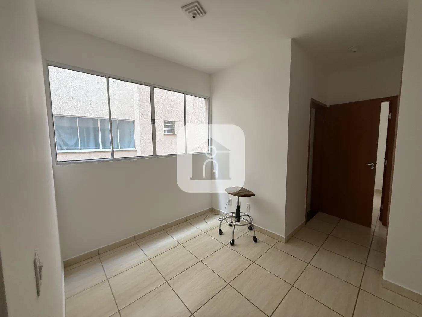 Alugar Apartamento / Padr&atilde;o em Uberlandia R$ 1.100,00 - Foto 6