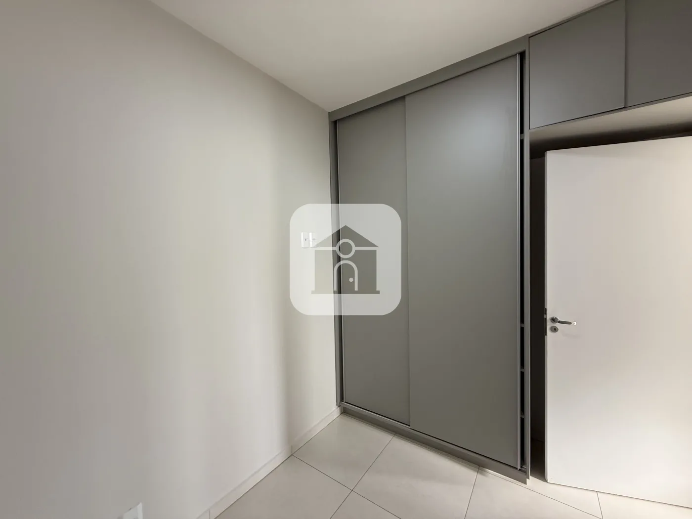 Alugar Apartamento / Padr&atilde;o em Uberlandia R$ 2.000,00 - Foto 1