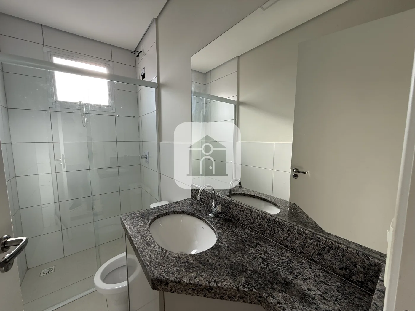 Alugar Apartamento / Padr&atilde;o em Uberlandia R$ 2.000,00 - Foto 5