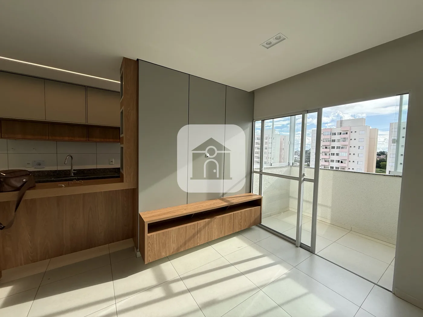 Alugar Apartamento / Padr&atilde;o em Uberlandia R$ 2.000,00 - Foto 6