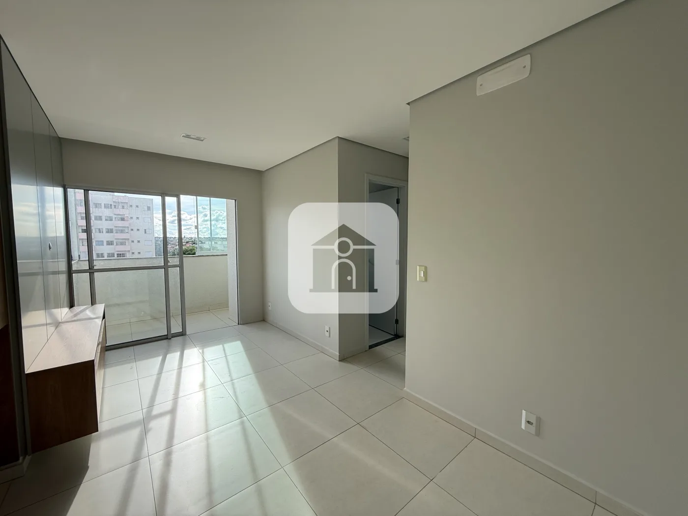Alugar Apartamento / Padr&atilde;o em Uberlandia R$ 2.000,00 - Foto 7