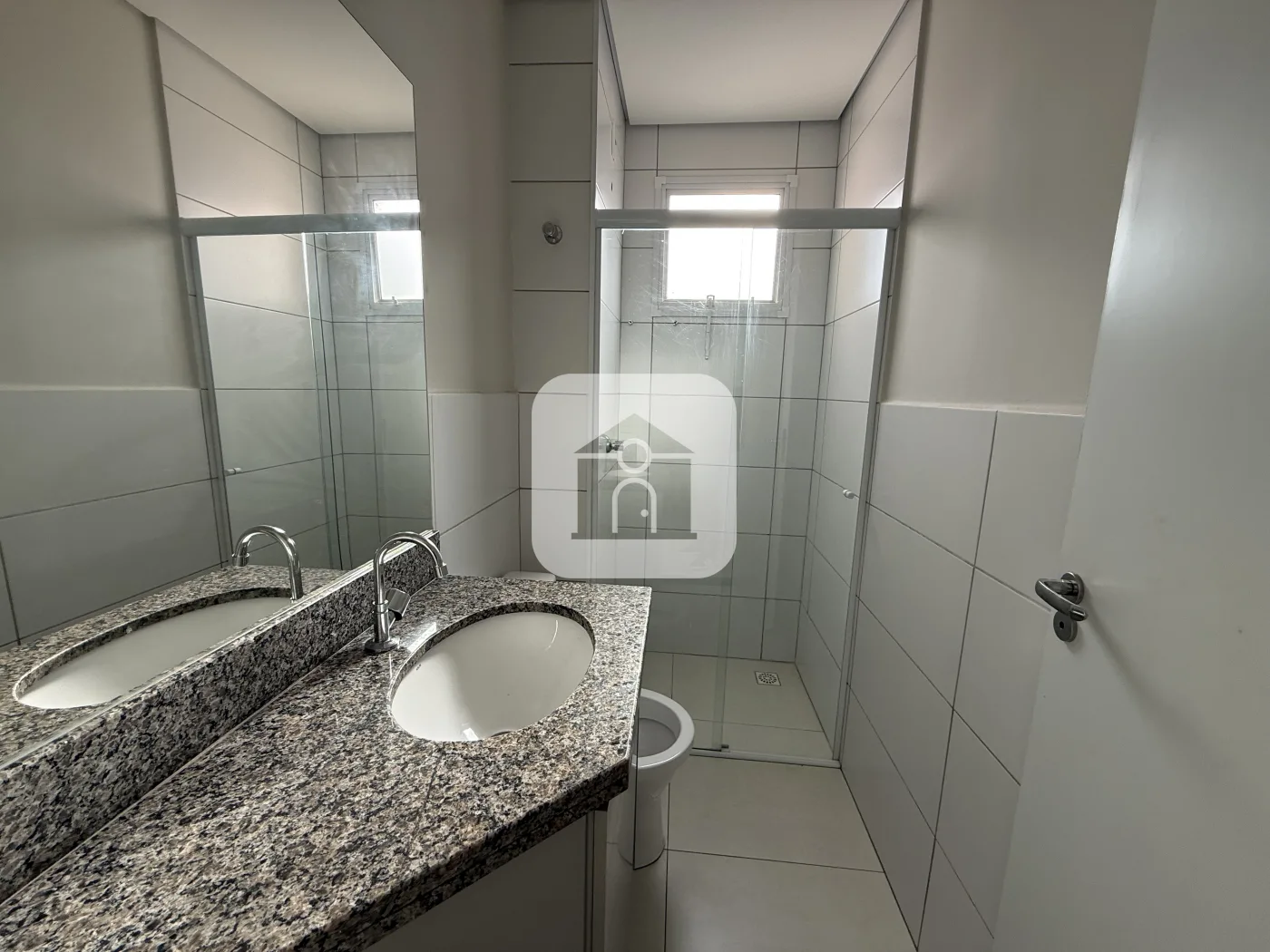 Alugar Apartamento / Padr&atilde;o em Uberlandia R$ 2.000,00 - Foto 8