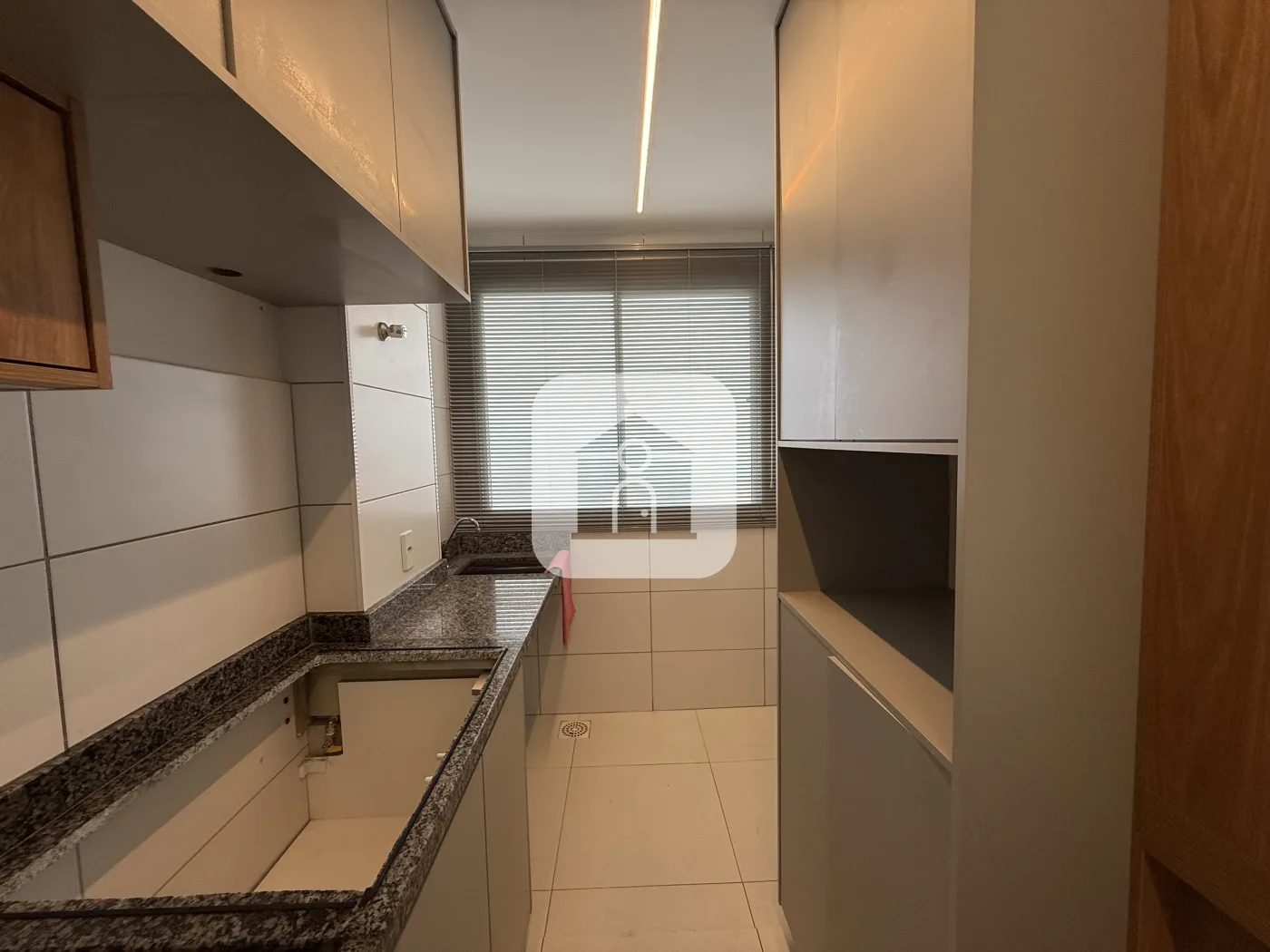 Alugar Apartamento / Padr&atilde;o em Uberlandia R$ 2.000,00 - Foto 16