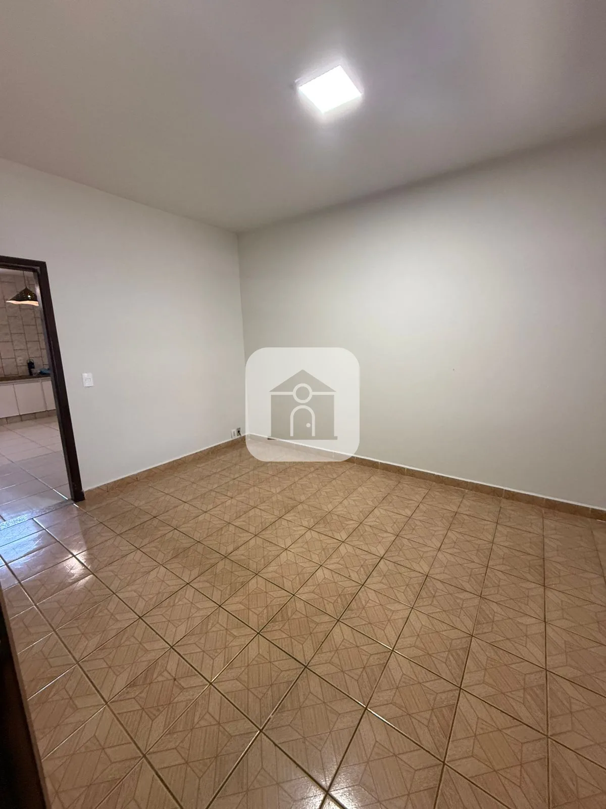 Alugar Casa / Padr&atilde;o em Araguari R$ 2.000,00 - Foto 6