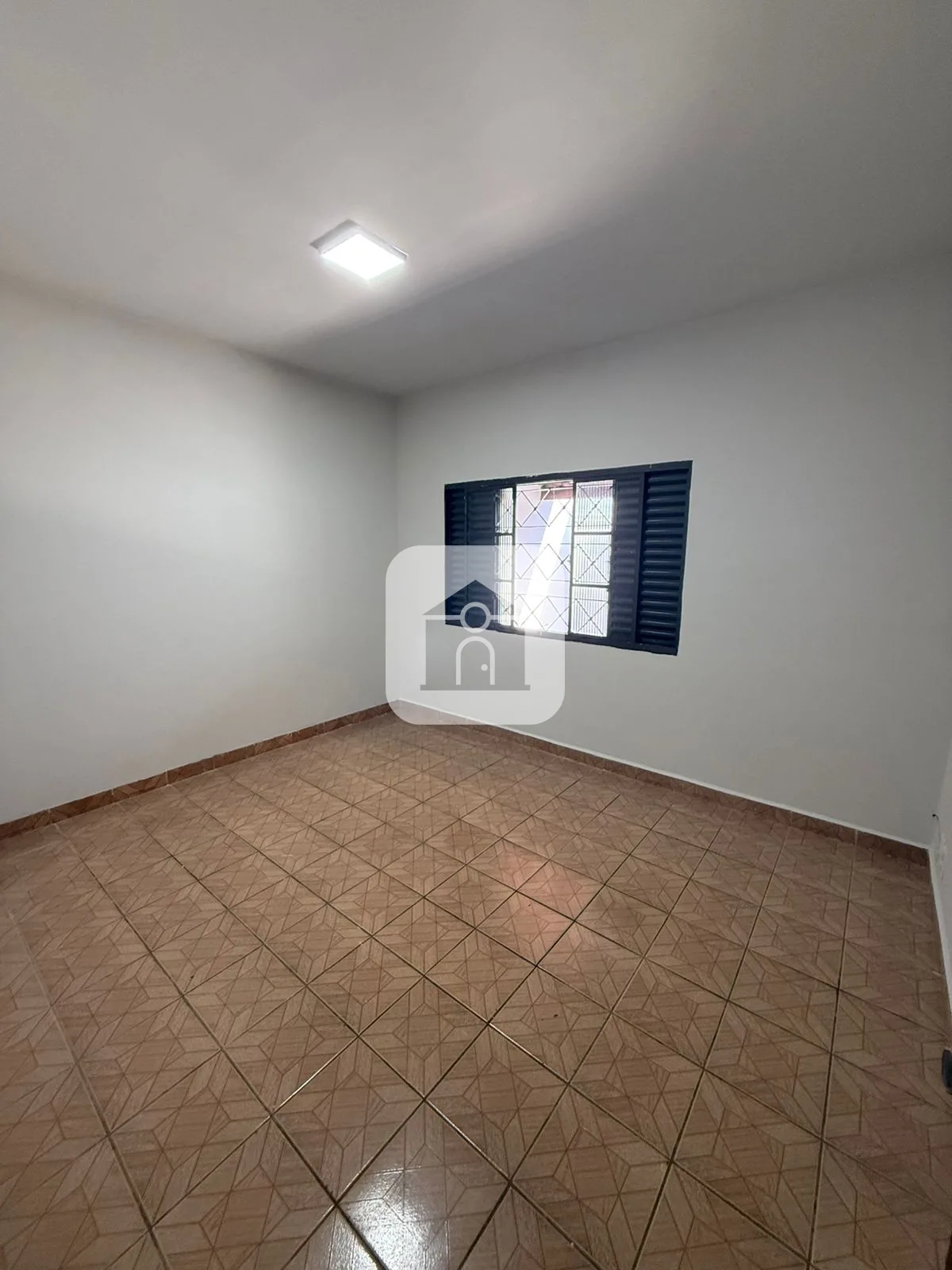 Alugar Casa / Padr&atilde;o em Araguari R$ 2.000,00 - Foto 8