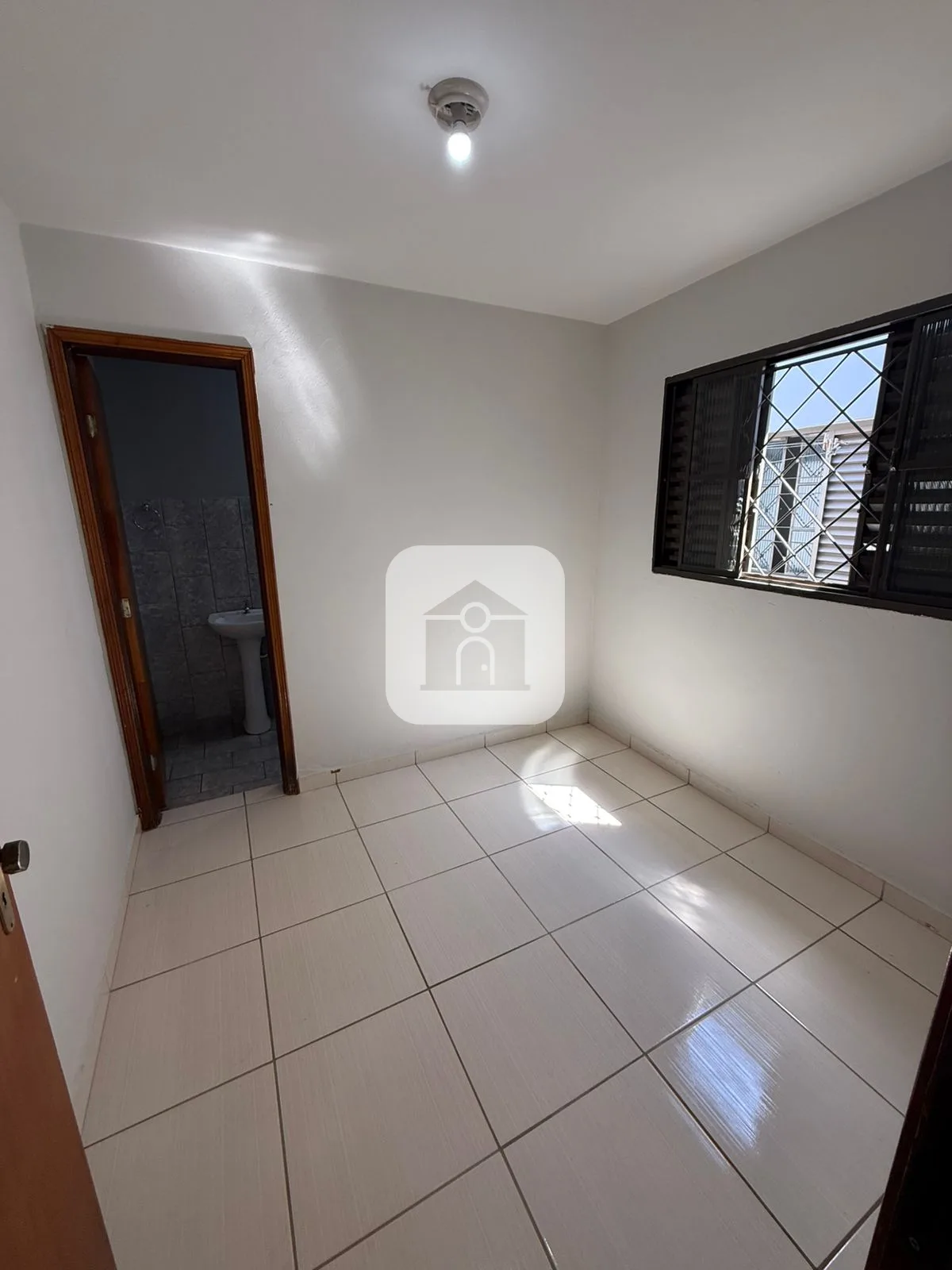 Alugar Casa / Padr&atilde;o em Araguari R$ 2.000,00 - Foto 14