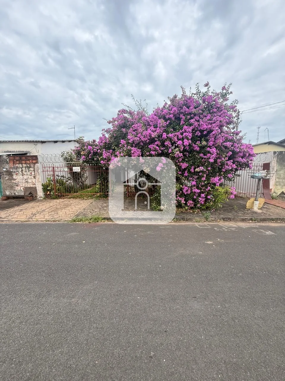 Comprar Casa / Padr&atilde;o em Araguari R$ 450.000,00 - Foto 1