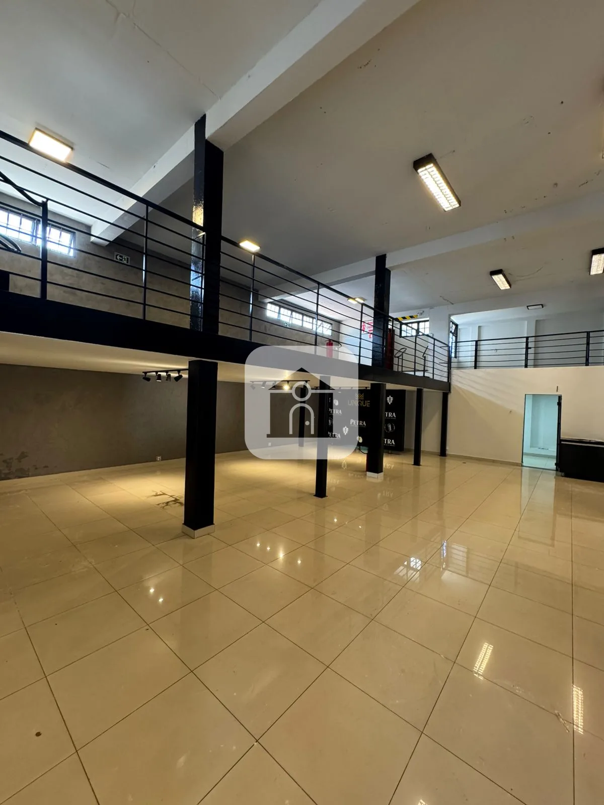 Comprar Comercial / Pr&eacute;dio em Uberl&acirc;ndia R$ 2.490.000,00 - Foto 3