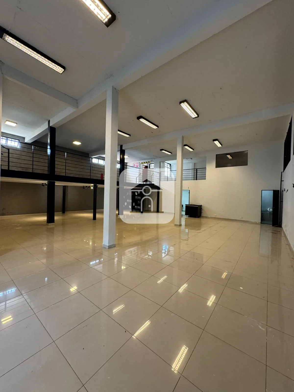 Comprar Comercial / Pr&eacute;dio em Uberl&acirc;ndia R$ 2.490.000,00 - Foto 2