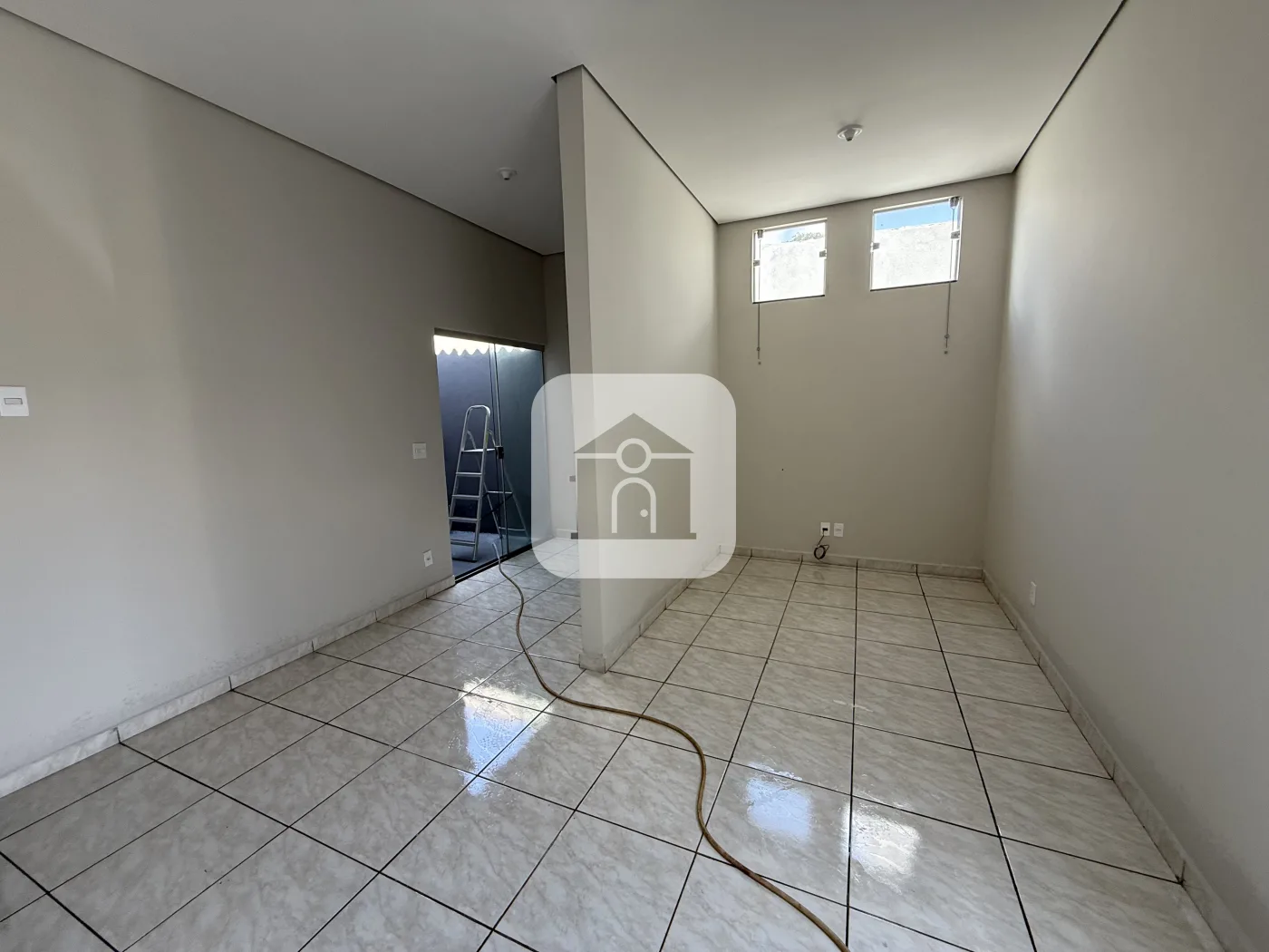 Alugar Casa / Padr&atilde;o em Uberl&acirc;ndia R$ 1.350,00 - Foto 2