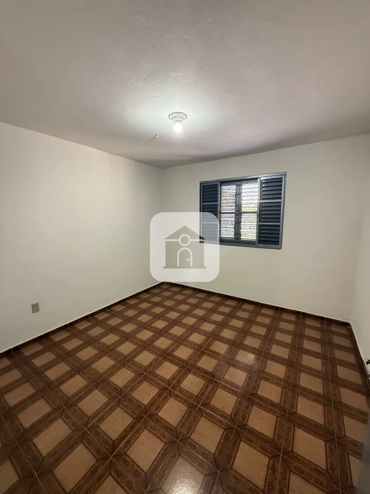 Alugar Casa / Padr&atilde;o em Araguari R$ 2.300,00 - Foto 2