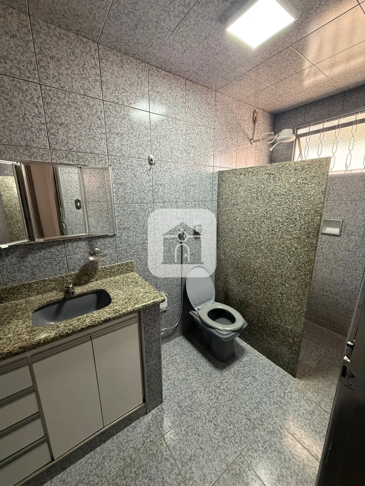 Alugar Casa / Padr&atilde;o em Araguari R$ 2.300,00 - Foto 6